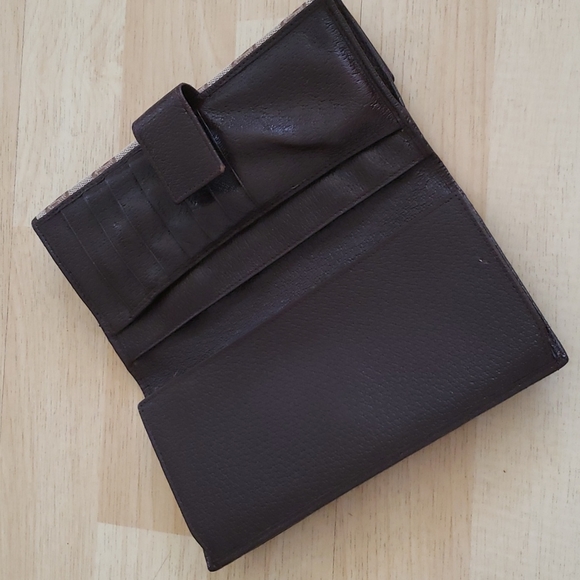 Authentic Gucci Brown Signature Canvas wallet - Picture 4 of 6